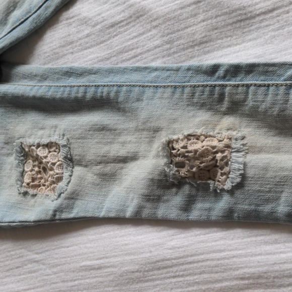 Cherokee Distressed Lacy Jeans - Picture 2 of 6